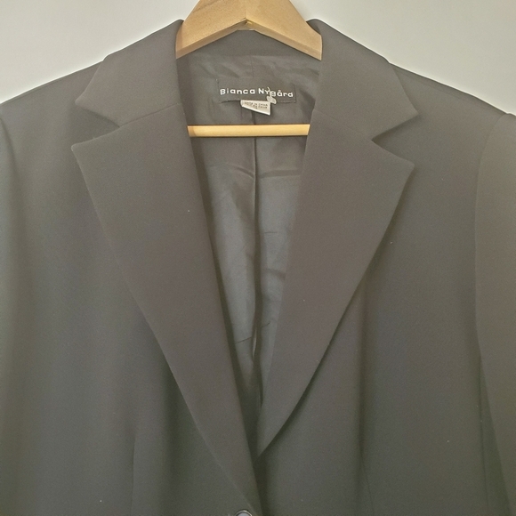 BIANCA NYGARD | Classic 2 button closure  Blazer - Picture 4 of 6